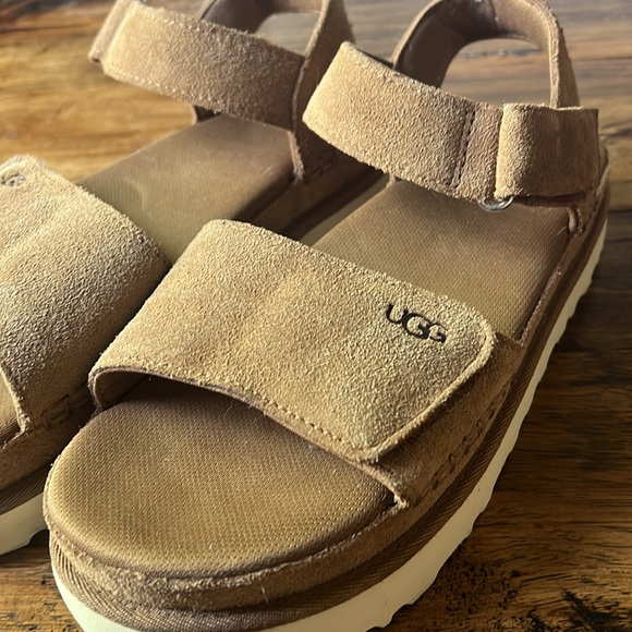 Ugg Sz 8.5 Women’s Goldenstar Sandal in Chestnut Super Comfortable - Picture 12 of 13